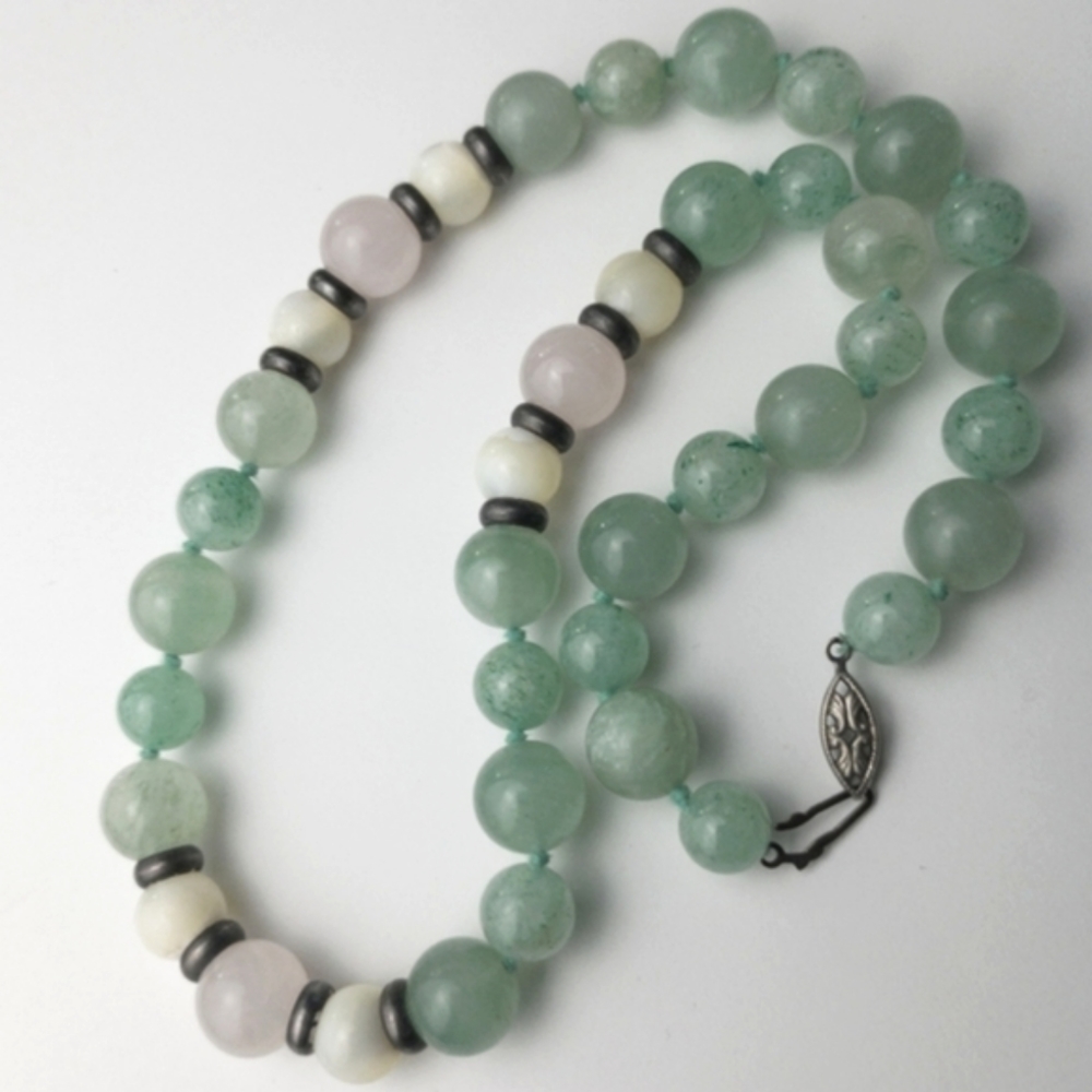 Vintage Jade Necklace Beautiful Green Wh Rose Translucent Ornate Metal Closure